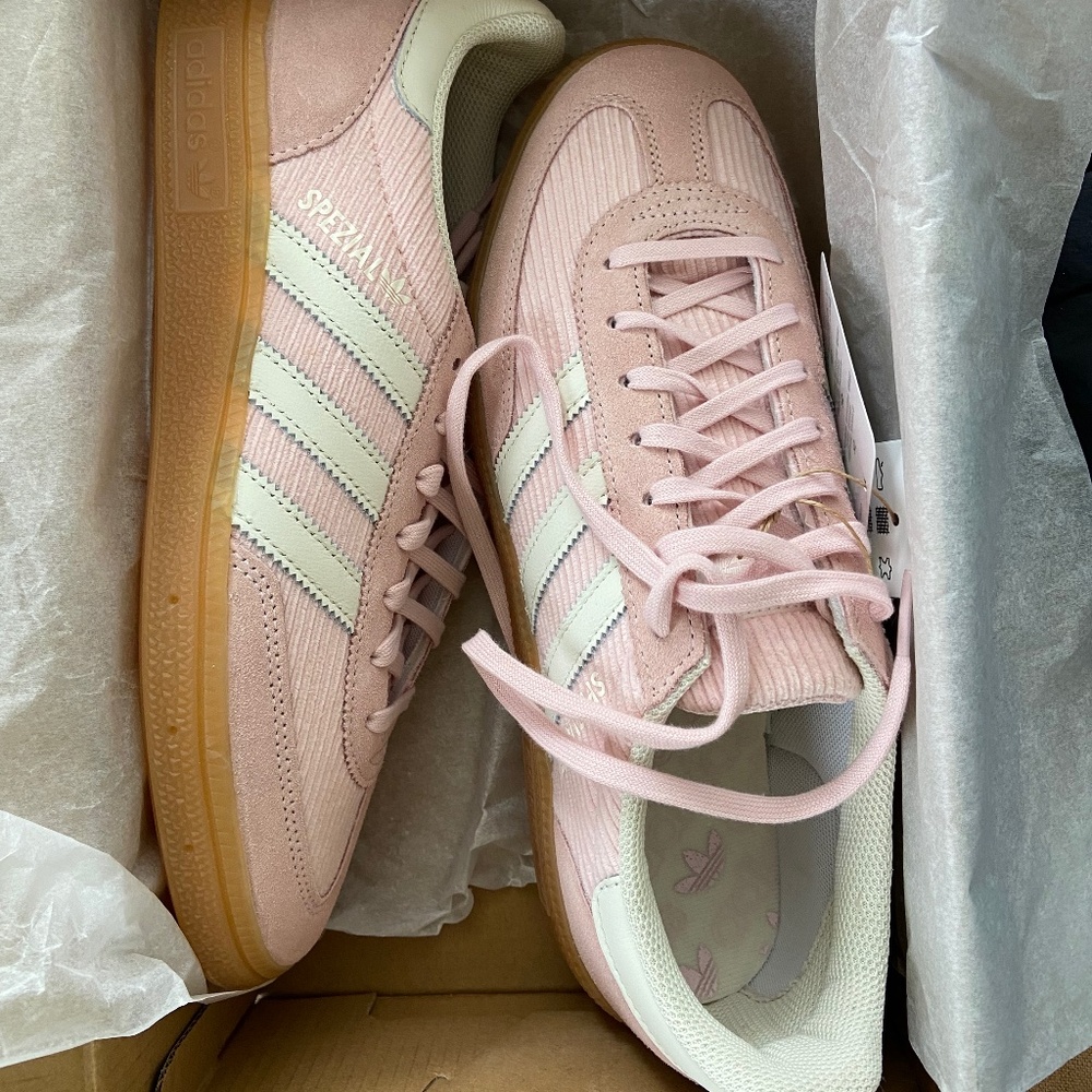 Sandy pink adidas handball spezial NWT